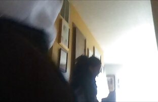 Zoe Monroe con due code di cavallo succhia un ragazzo e lo prende video gratis mature tettone nel culo